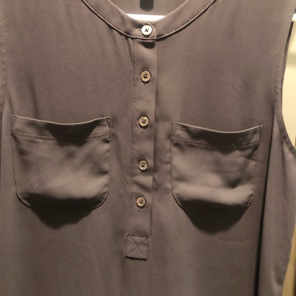 LOFT Dark Gray Sleeveless Blouse Size Medium Petite - Picture 2 of 5